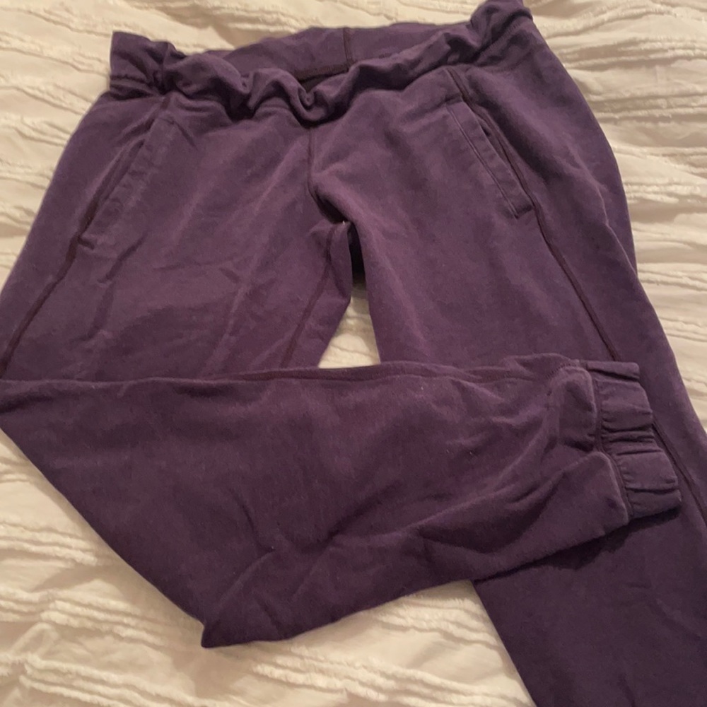 purple lulu lemon sweatpants